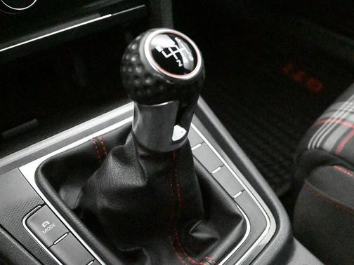 2015 Volkswagen Golf GTI 2.0T S 4-Door