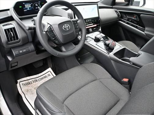 2025 Toyota bZ4X XLE