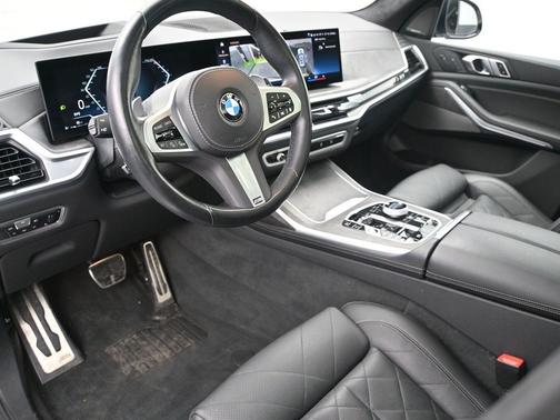 Mineral White Metallic 2023 BMW X7 xDrive40i
