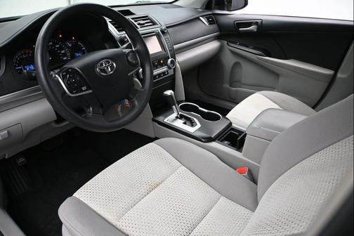Classic Silver Metallic 2014 Toyota Camry LE