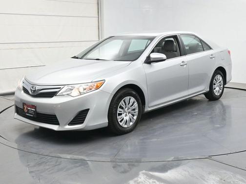 Classic Silver Metallic 2014 Toyota Camry LE
