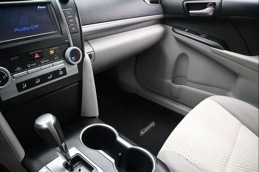 Classic Silver Metallic 2014 Toyota Camry LE