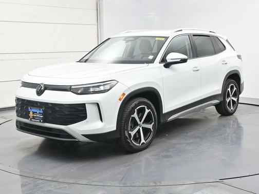 Pure White 2025 Volkswagen Tiguan 2.0T SE 4MOTION