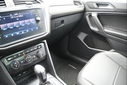 Deep Black Pearl 2021 Volkswagen Tiguan 2.0T SE 4MOTION