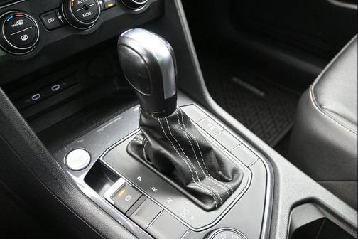 Deep Black Pearl 2021 Volkswagen Tiguan 2.0T SE 4MOTION