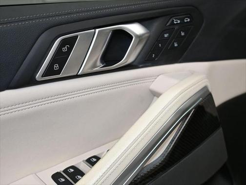 2023 BMW X6 M50i