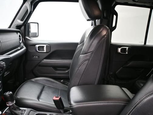 Granite Crystal Metallic Clearcoat 2019 Jeep Wrangler Unlimited Sahara