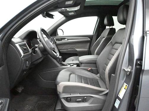 Platinum Gray Metallic 2021 Volkswagen Atlas Cross Sport 3.6L V6 SEL