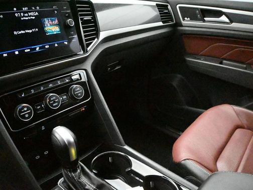 2023 Volkswagen Atlas Cross Sport 3.6L V6 SEL Premium R-Line