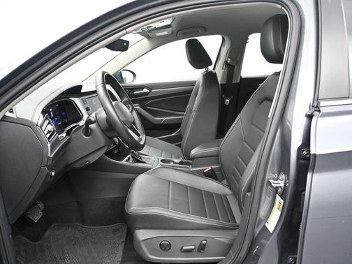 Platinum Gray Metallic 2023 Volkswagen Jetta 1.5T SE