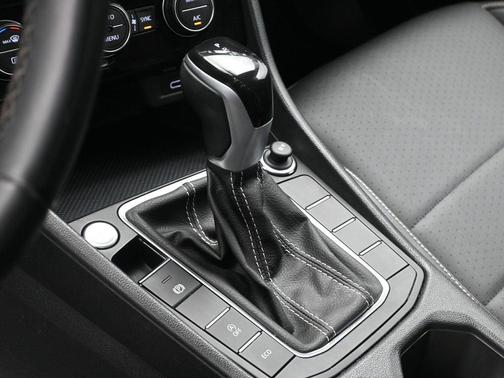 Platinum Gray Metallic 2023 Volkswagen Jetta 1.5T SE