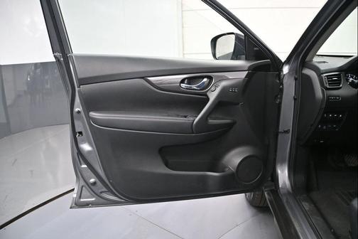 Gun Metallic 2019 Nissan Rogue SV