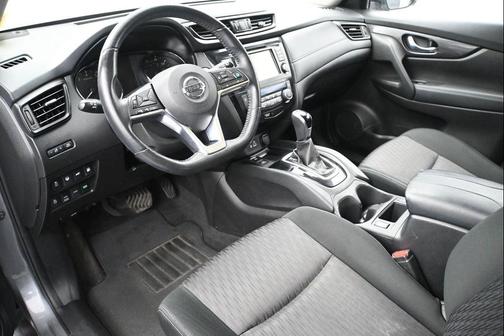 Gun Metallic 2019 Nissan Rogue SV