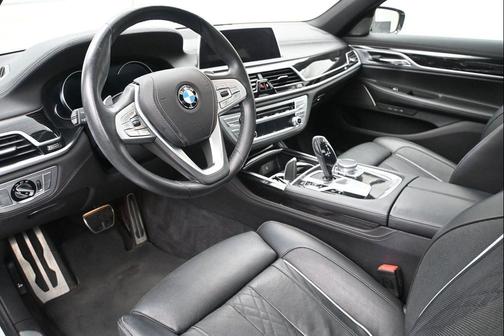 Mineral White Metallic 2019 BMW 750 i xDrive