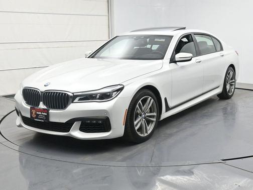 Mineral White Metallic 2019 BMW 750 i xDrive