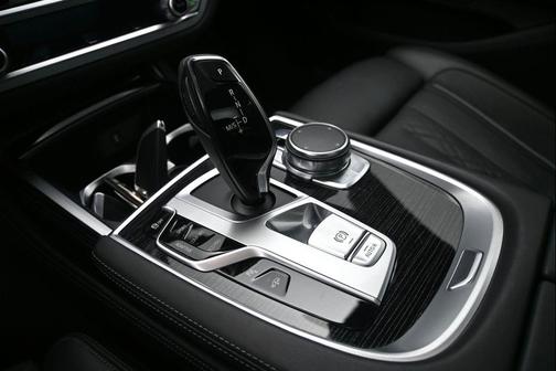 Mineral White Metallic 2019 BMW 750 i xDrive
