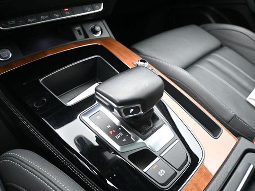 2022 Audi Q5 45 S line Prestige