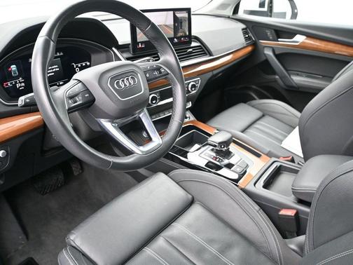 2022 Audi Q5 45 S line Prestige