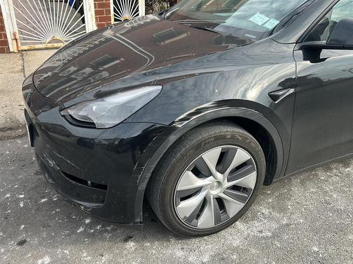 2024 Tesla Model Y Long Range Dual Motor All-Wheel Drive