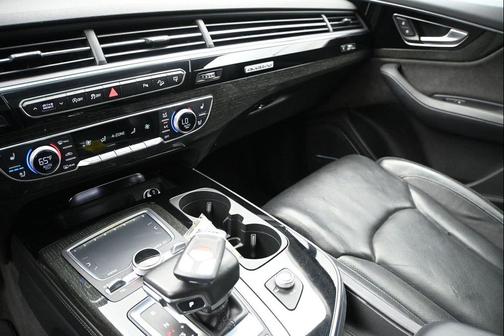 Orca Black Metallic 2017 Audi Q7 3.0T Prestige