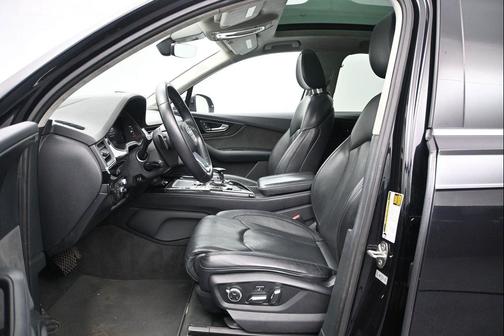 Orca Black Metallic 2017 Audi Q7 3.0T Prestige