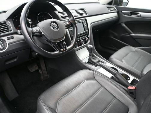 2019 Volkswagen Passat 2.0T Wolfsburg Edition