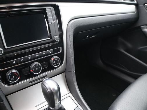 2019 Volkswagen Passat 2.0T Wolfsburg Edition