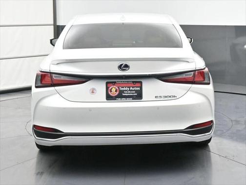 2019 Lexus ES 300h Luxury