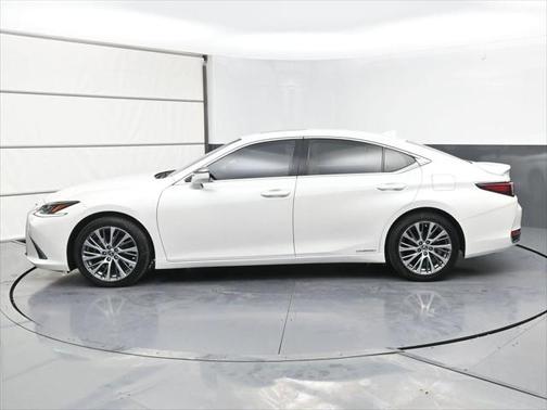 2019 Lexus ES 300h Luxury