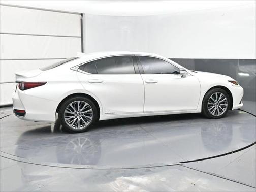 2019 Lexus ES 300h Luxury