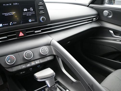 2023 Hyundai ELANTRA SE