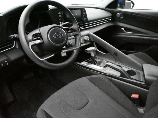 2023 Hyundai ELANTRA SE