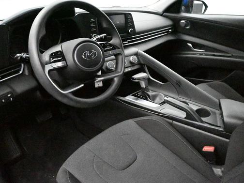 2023 Hyundai ELANTRA SE