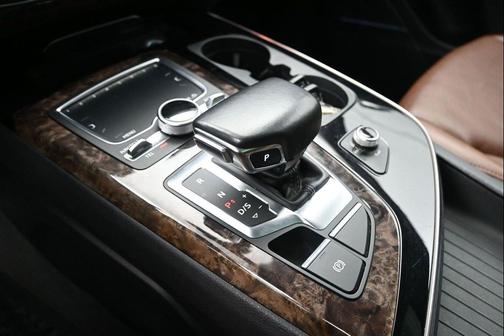 Glacier White Metallic 2018 Audi Q7 3.0T Prestige