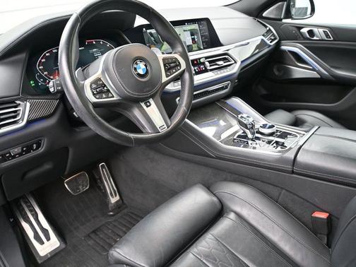 2021 BMW X6 M50i