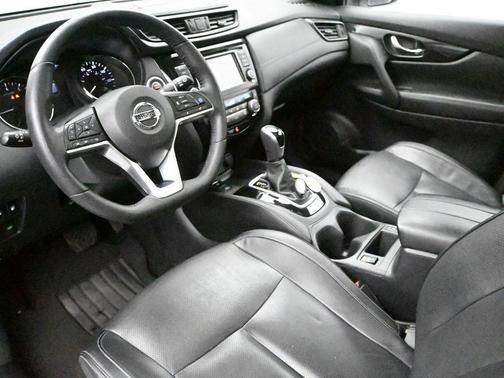 Pearl White Tricoat 2019 Nissan Rogue SL