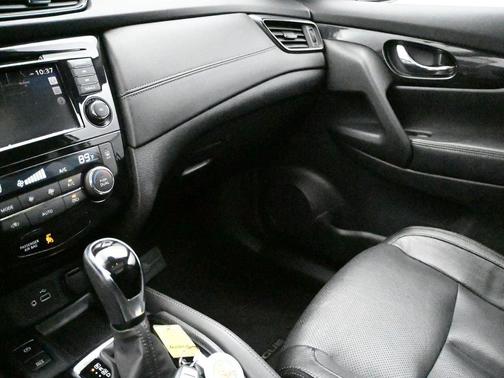 Pearl White Tricoat 2019 Nissan Rogue SL