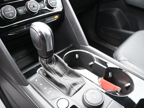 2022 Volkswagen Atlas 3.6L SE w/Technology