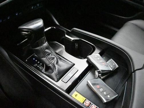 Caviar 2023 Lexus ES 250 Base