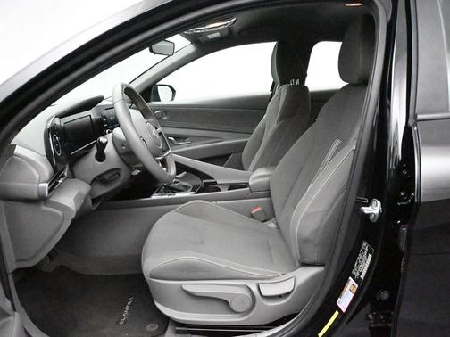 Phantom Black 2022 Hyundai ELANTRA SEL