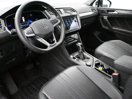 2024 Volkswagen Tiguan 2.0T SE 4MOTION