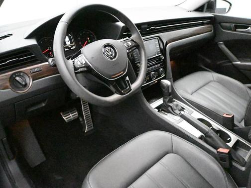 2022 Volkswagen Passat 2.0T Limited Edition
