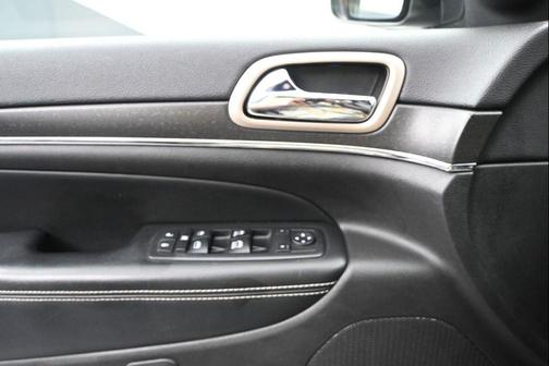 Granite Crystal Metallic Clearcoat 2017 Jeep Grand Cherokee Limited