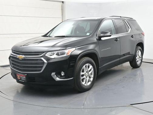 Mosaic Black Metallic 2021 Chevrolet Traverse LT Cloth