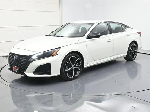 2023 Nissan Altima SR FWD