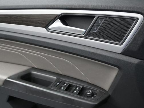 2023 Volkswagen Atlas 3.6L SE w/Technology
