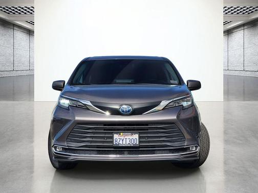 Predawn Gray Mica 2022 Toyota Sienna XLE
