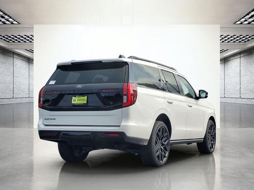 Star White Metallic Tri-Coat 2026 Ford Expedition Platinum