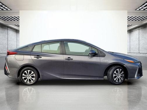2022 Toyota Prius Prime LE