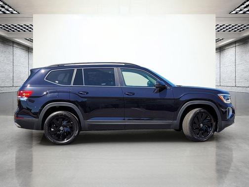 Deep Black Pearl 2026 Volkswagen Atlas 2.0T SE w/Technology 4MOTION